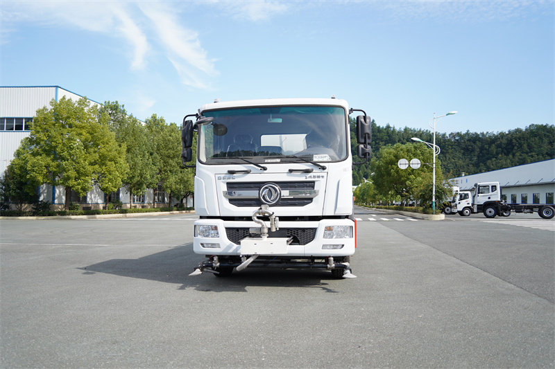 東風(fēng)股份D9灑水車 14方（燃油車）