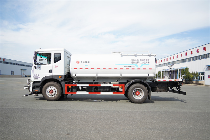 東風(fēng)股份D9灑水車 14方（燃油車）