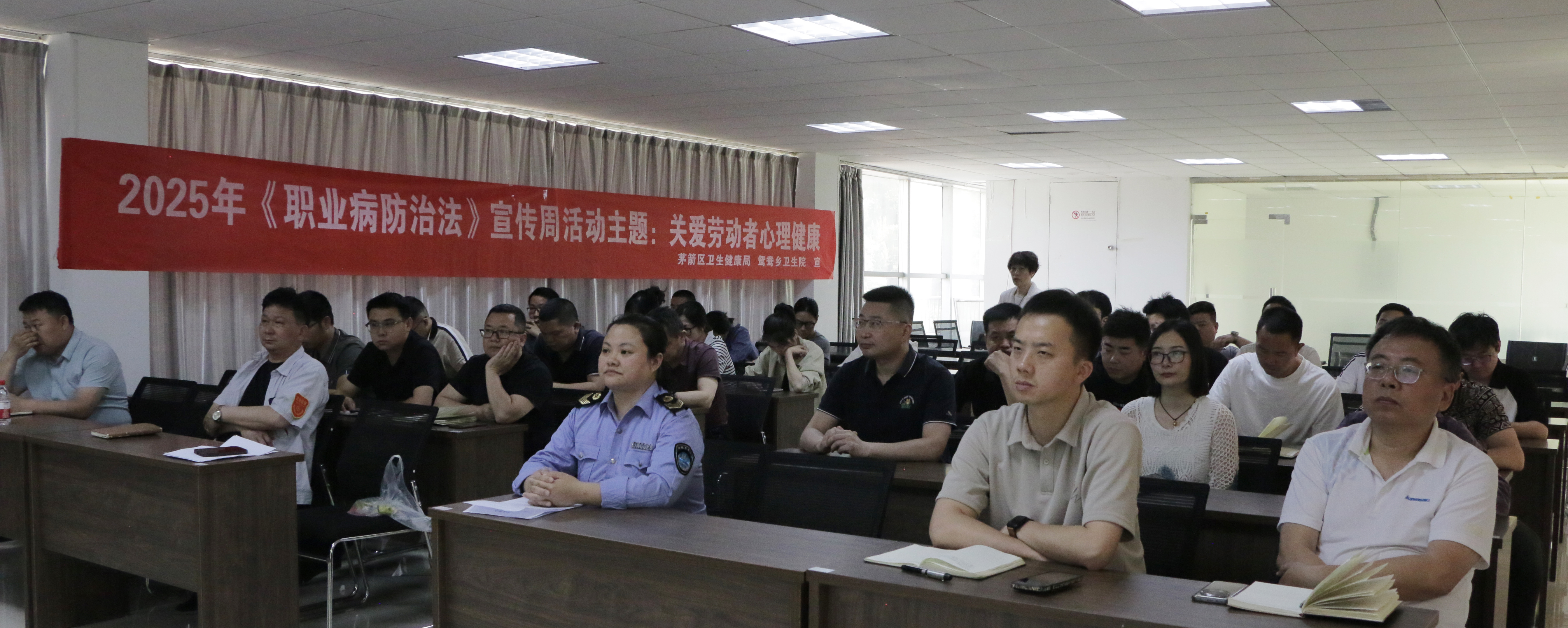 “關(guān)愛(ài)勞動(dòng)者心理健康”茅箭區(qū)2025年職業(yè)病防治宣傳活動(dòng)走進(jìn)深圳東風(fēng)